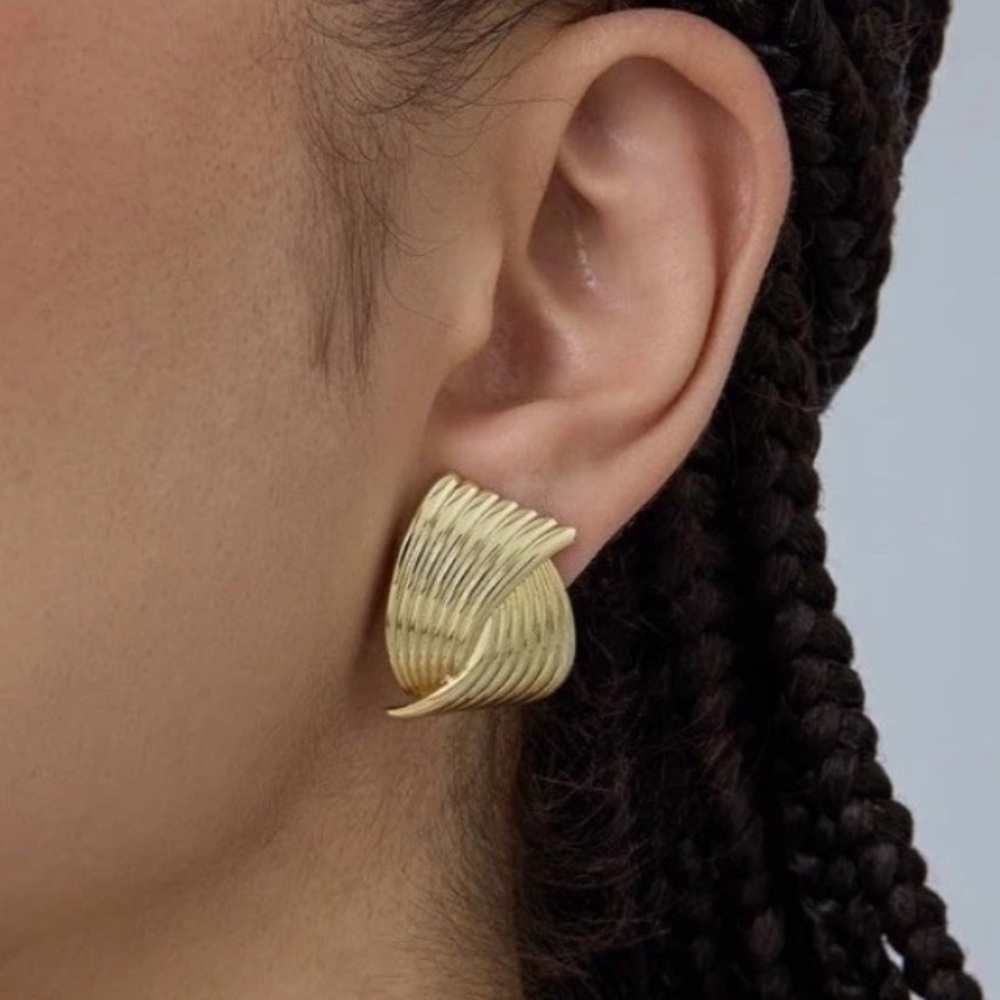 Classic 14K Gold Plated Chunky Old Money Earrings Women Pierced Fan Knot Ribbed